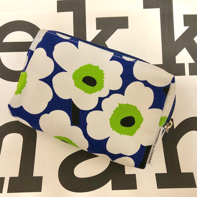 marimekko(マリメッコ)の【mi_ku様専用】marimekko ポーチ (おまけ付き) レディースのファッション小物(ポーチ)の商品写真