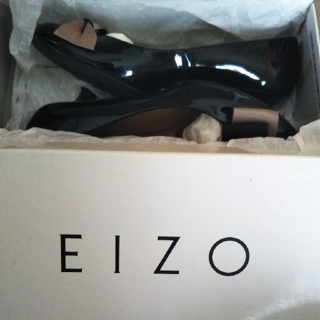 GINZA Kanematsu(ギンザカネマツ)のEIZO　エナメルラウンドトゥパンプス レディースの靴/シューズ(ハイヒール/パンプス)の商品写真