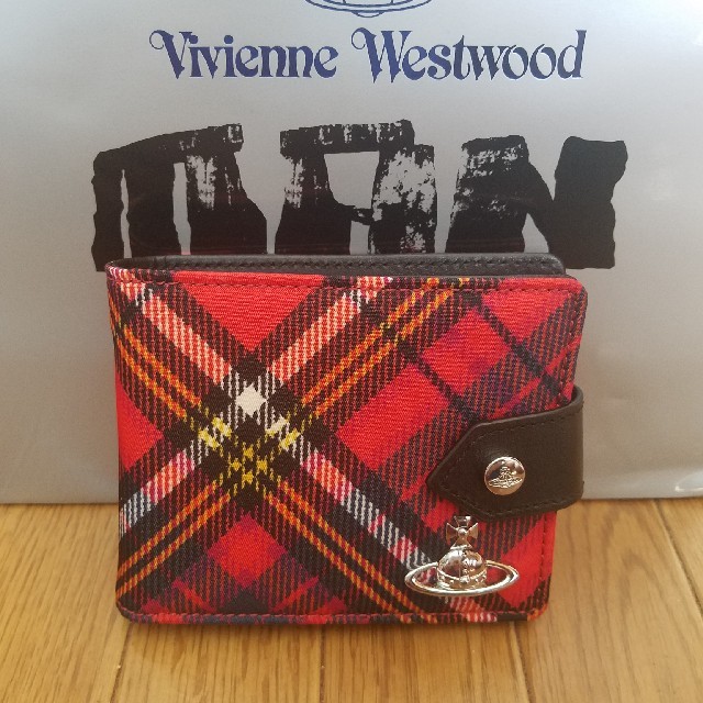 Vivienne Westwood(ヴィヴィアンウエストウッド)のヴィヴィアンウエストウッド　ボタン付き2つ折り財布 メンズのファッション小物(折り財布)の商品写真