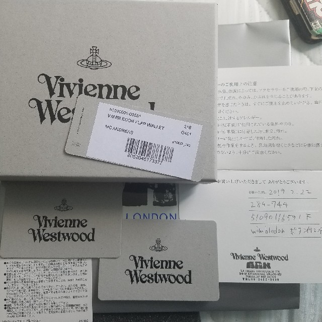 Vivienne Westwood(ヴィヴィアンウエストウッド)のヴィヴィアンウエストウッド　ボタン付き2つ折り財布 メンズのファッション小物(折り財布)の商品写真