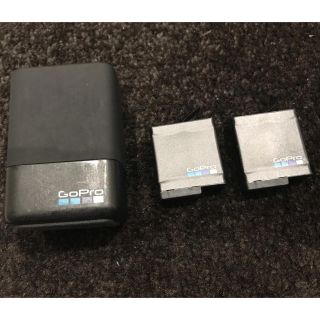 ゴープロ(GoPro)のGo Pro 純正バッテリーチャージャー＋バッテリーx2(バッテリー/充電器)