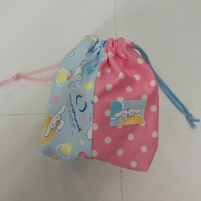 シナモロール コップ袋  ピンク 水色 ハンドメイドのキッズ/ベビー(バッグ/レッスンバッグ)の商品写真