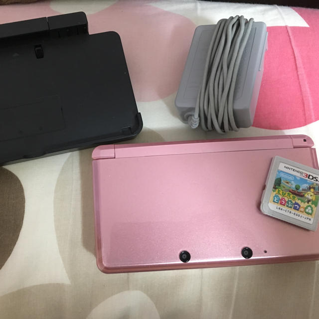 ニンテンドー3DS(ニンテンドー3DS)の3ds ミスティーピンク   どう森付き エンタメ/ホビーのゲームソフト/ゲーム機本体(携帯用ゲーム機本体)の商品写真