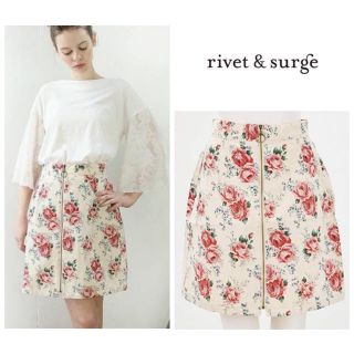 リベットアンドサージ(rivet & surge)の新品♡リベット&サージ♡バラ柄フロントジップスカート(ひざ丈スカート)