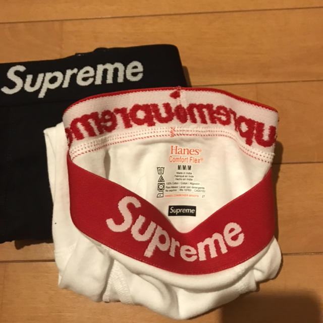 Supreme(シュプリーム)の即購入可 supreme ボクサー 白黒一枚ずつ sサイズ メンズのアンダーウェア(ボクサーパンツ)の商品写真