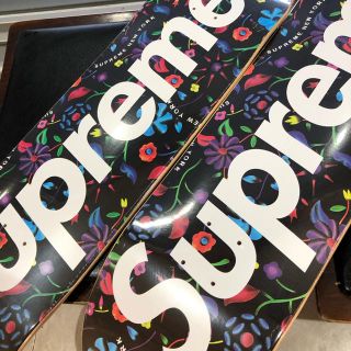 シュプリーム(Supreme)のsupreme airbrushed floral skateboard (スケートボード)