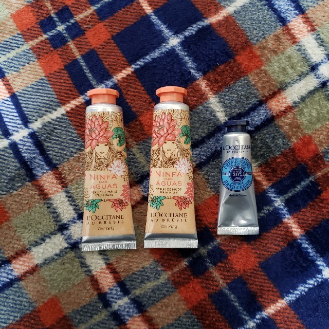 L'OCCITANE(ロクシタン)の【miyakoさん専用】２本セット+おまけ☆ロクシタン　ニンファ　ハンドクリーム コスメ/美容のボディケア(ハンドクリーム)の商品写真