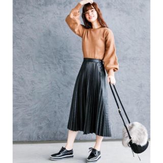 ザラ(ZARA)のプリーツスカート レザー風(ロングスカート)