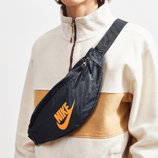 NIKE(ナイキ)の☆NIKE ヘリテージ EMB ヒップパック
ボディバック　ウエストポーチ☆ レディースのバッグ(ボディバッグ/ウエストポーチ)の商品写真