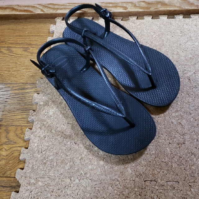 havaianas(ハワイアナス)のhavaianas 黒ビーサン レディースの靴/シューズ(ビーチサンダル)の商品写真