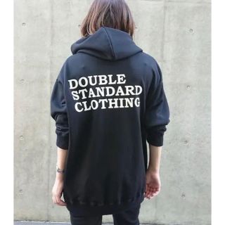 ダブルスタンダードクロージング(DOUBLE STANDARD CLOTHING)の新品タグ付き★今季セール前完売★ダブルスタンダードクロージング パーカー 黒(パーカー)