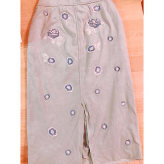 ココディール(COCO DEAL)のCOCODEAL❇︎フラワー刺繍スエードスカート(ひざ丈スカート)
