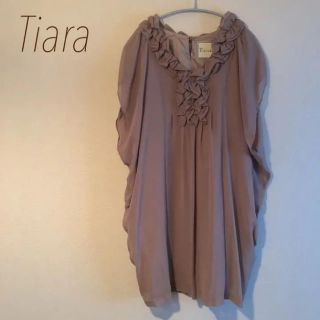 ティアラ(tiara)の【Tiara】フリル付き コクーンワンピース(ひざ丈ワンピース)