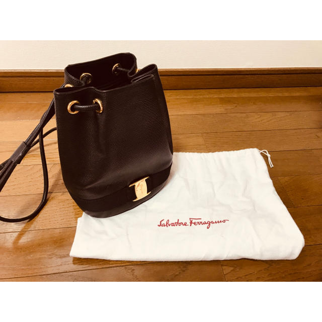 Salvatore Ferragamo(サルヴァトーレフェラガモ)のFerragamo リュック ブラック レディースのバッグ(リュック/バックパック)の商品写真