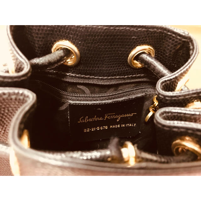 Salvatore Ferragamo(サルヴァトーレフェラガモ)のFerragamo リュック ブラック レディースのバッグ(リュック/バックパック)の商品写真