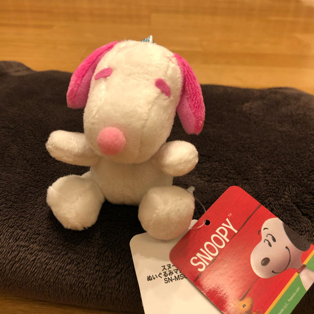 SNOOPY(スヌーピー)のスヌーピー マスコット ぬいぐるみ キーホルダー  (ピンク) エンタメ/ホビーのおもちゃ/ぬいぐるみ(キャラクターグッズ)の商品写真