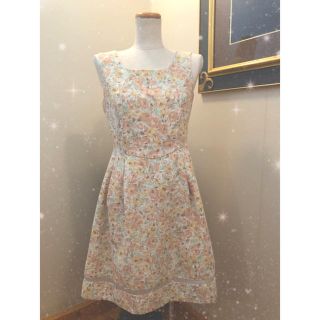 フェルゥ(Feroux)の【美品】Feroux フェルゥ 花柄ワンピース 上品スタイルに♪ 可愛い💕(ひざ丈ワンピース)