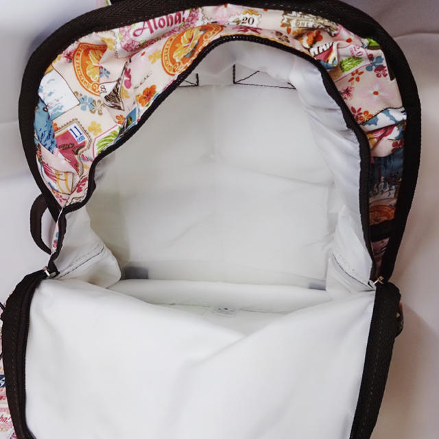 LeSportsac(レスポートサック)の[ばむせ様専用] レスポートサック ナイロン リュック ハワイ切手柄 レディースのバッグ(リュック/バックパック)の商品写真