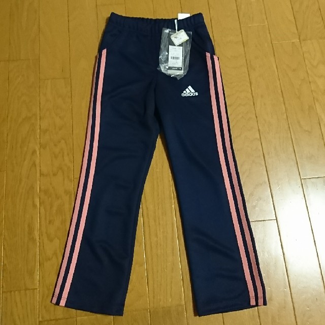 adidas(アディダス)の【新品】アディダス ジャージ 120 下 ズボン キッズ/ベビー/マタニティのキッズ服女の子用(90cm~)(パンツ/スパッツ)の商品写真