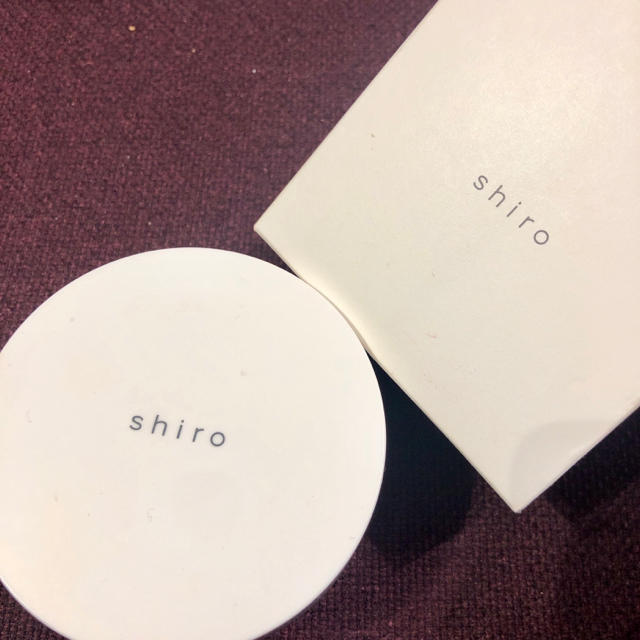 shiro(シロ)のshiroほぼ新品フェイスパウダー コスメ/美容のベースメイク/化粧品(フェイスパウダー)の商品写真