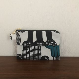 マリメッコ(marimekko)のマリメッコ プータルフリンパルハートで作成しましたティッシュポーチです(ポーチ)