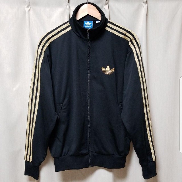 adidas - adidas トラックトップ ジャージ 黒金 背中ロゴなし adidas - adidas トラックトップ ジャージ 黒金 背中ロゴなし