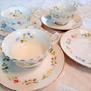 ノリタケ(Noritake)の値下げ！Noritake☆カップ＆ソーサー 3客+ソーサー1枚(グラス/カップ)