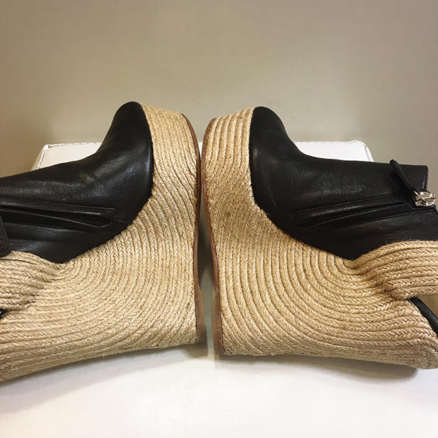 Gucci(グッチ)のGUCCI ブラックレザー ウエッジサンダル レディースの靴/シューズ(サンダル)の商品写真