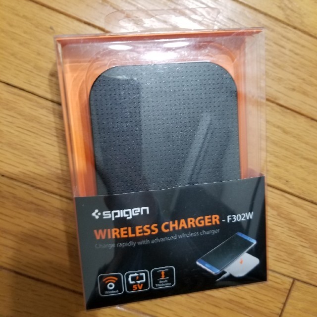 Spigen(シュピゲン)の値下げ☆スマホ用ワイヤレス充電器【Spigen】8/2まで掲載 スマホ/家電/カメラのスマートフォン/携帯電話(バッテリー/充電器)の商品写真