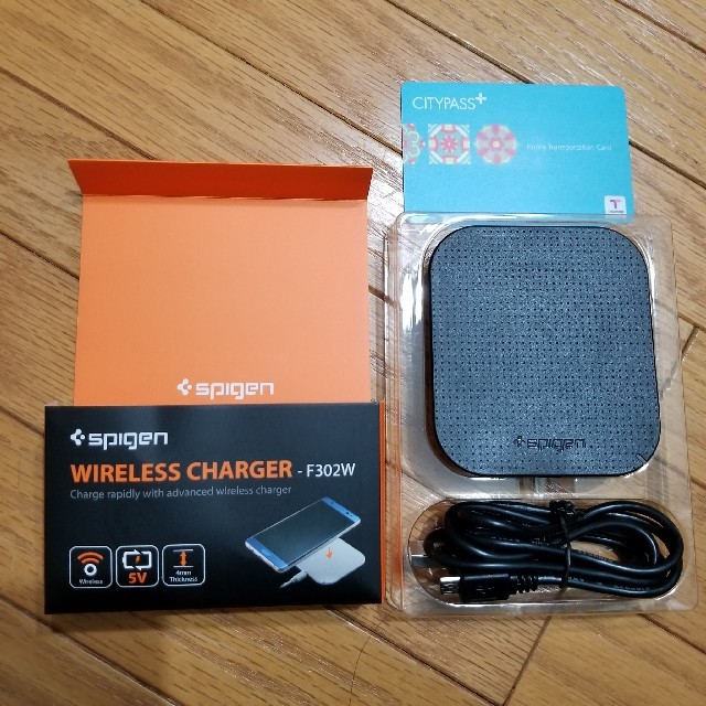 Spigen(シュピゲン)の値下げ☆スマホ用ワイヤレス充電器【Spigen】8/2まで掲載 スマホ/家電/カメラのスマートフォン/携帯電話(バッテリー/充電器)の商品写真