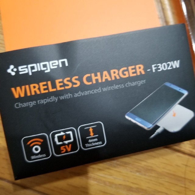 Spigen(シュピゲン)の値下げ☆スマホ用ワイヤレス充電器【Spigen】8/2まで掲載 スマホ/家電/カメラのスマートフォン/携帯電話(バッテリー/充電器)の商品写真