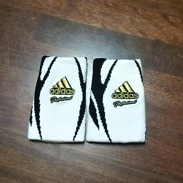 adidas(アディダス)のアディダス　リストバンド２個セット　15cm　adidas　 メンズのアクセサリー(バングル/リストバンド)の商品写真