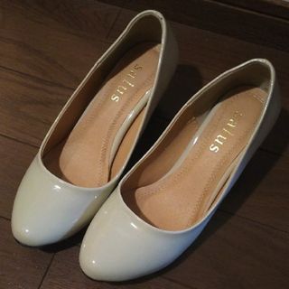 サルース(salus)のサルース パンプス ホワイト(ハイヒール/パンプス)