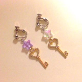 ハンドメイド♡ハートkeyイヤリング(イヤリング)