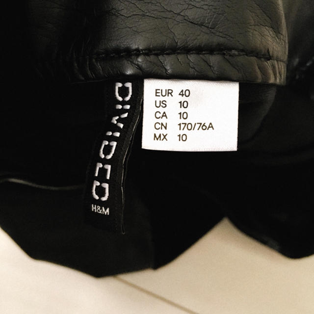 H&M(エイチアンドエム)のレザー調×異素材 スカート レディースのスカート(ミニスカート)の商品写真