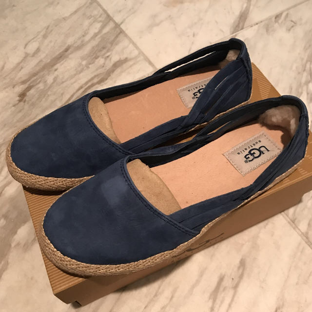 UGG(アグ)の【新品】UGG Cicily エスパドリーユ ネイビー 22cm US5 レディースの靴/シューズ(スリッポン/モカシン)の商品写真