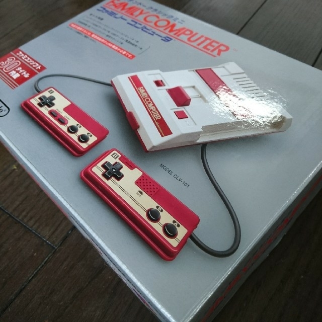 ファミリーコンピュータ(ファミリーコンピュータ)の新品！ニンテンドークラシックミニ エンタメ/ホビーのゲームソフト/ゲーム機本体(家庭用ゲーム機本体)の商品写真