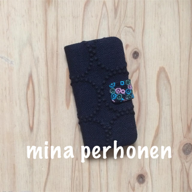 mina perhonen(ミナペルホネン)の【35】タンバリン/choucho♡ミナペルホネンiPhone7.8手帳型ケース スマホ/家電/カメラのスマホアクセサリー(iPhoneケース)の商品写真