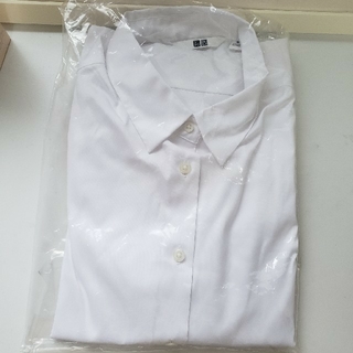 ユニクロ(UNIQLO)の白ワイシャツ　レディース　M ユニクロ(シャツ/ブラウス(長袖/七分))