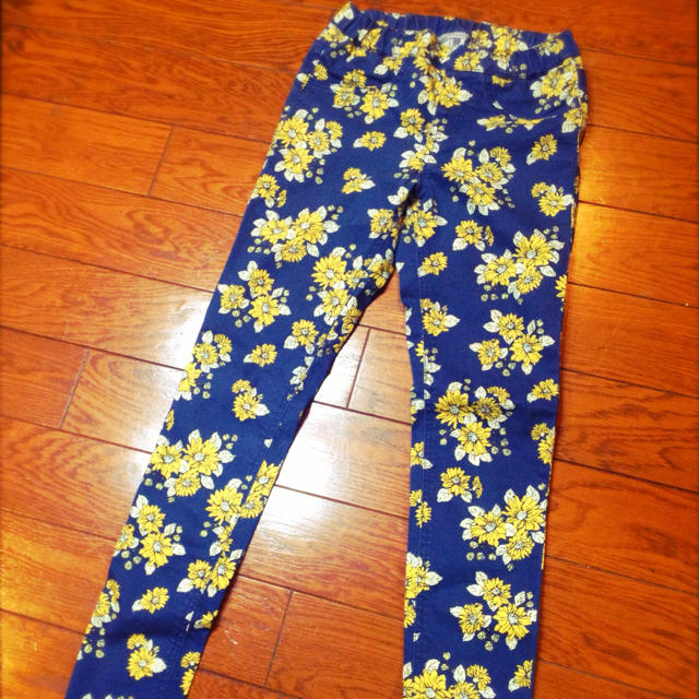GU(ジーユー)の花柄パギンス レディースのパンツ(デニム/ジーンズ)の商品写真