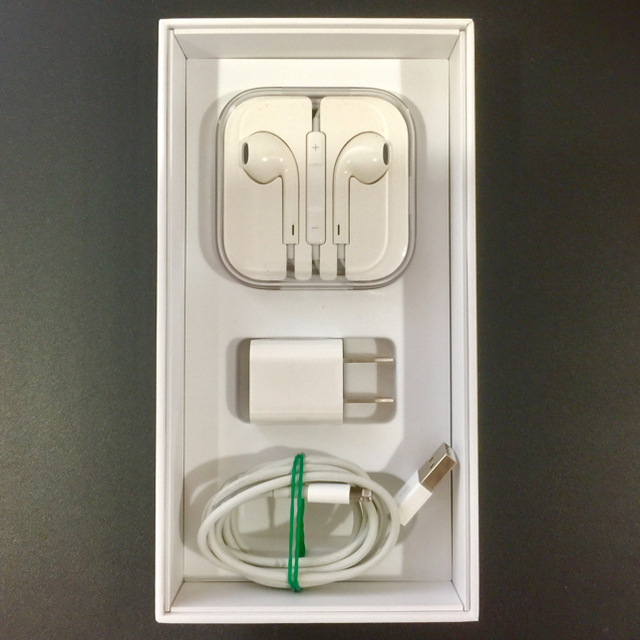 Apple(アップル)のiPhone付属品  スマホ/家電/カメラのオーディオ機器(ヘッドフォン/イヤフォン)の商品写真