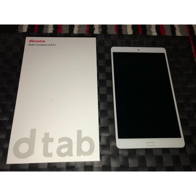 NTTdocomo(エヌティティドコモ)のdtab Compact d-01J Gold スマホ/家電/カメラのPC/タブレット(タブレット)の商品写真