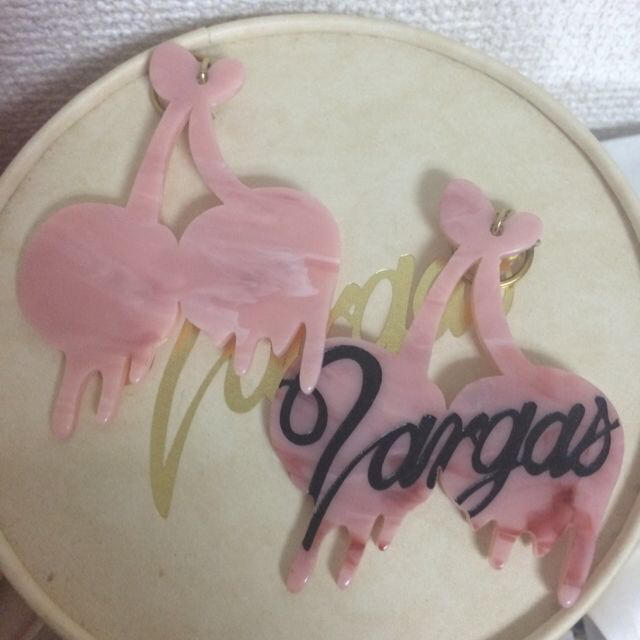 vargas チェリーピアス