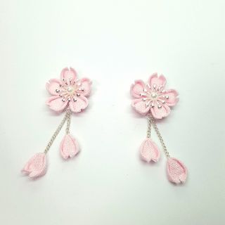 061 つまみ細工　桜のピアス・イヤリング(和装小物)