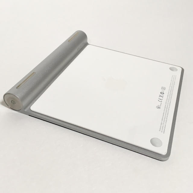 Apple(アップル)のApple Magic Trackpad 単三電池２本付き スマホ/家電/カメラのPC/タブレット(PC周辺機器)の商品写真