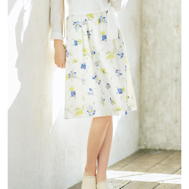 anySiS(エニィスィス)のanysis アブストラクトフラワープリントスカート レディースのスカート(ひざ丈スカート)の商品写真