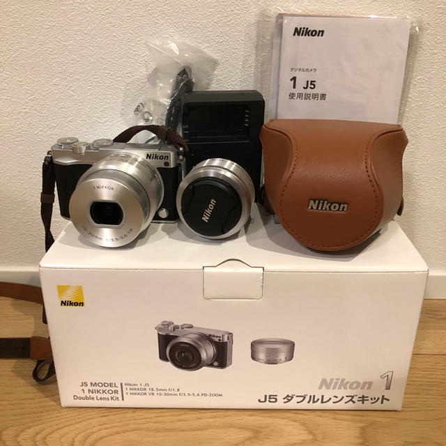 Nikon(ニコン)の【日曜までの限定価格】NIKON J5 ミラーレス ケース付き スマホ/家電/カメラのカメラ(ミラーレス一眼)の商品写真
