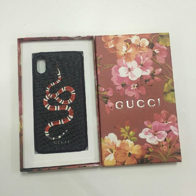 Gucci - Iphoneケース　グッチ　蛇模様 　アイフォンケース
の通販 by もりりん's shop｜グッチならラクマ
