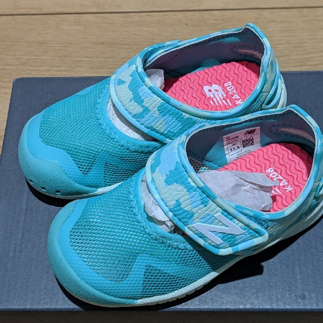 New Balance(ニューバランス)のNew Balance　サンダル　15.5センチ　新品 キッズ/ベビー/マタニティのキッズ靴/シューズ(15cm~)(サンダル)の商品写真