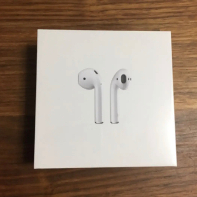 Apple(アップル)の笹部桜様用air pods 新品・未使用 エアーポッド2台 スマホ/家電/カメラのオーディオ機器(ヘッドフォン/イヤフォン)の商品写真